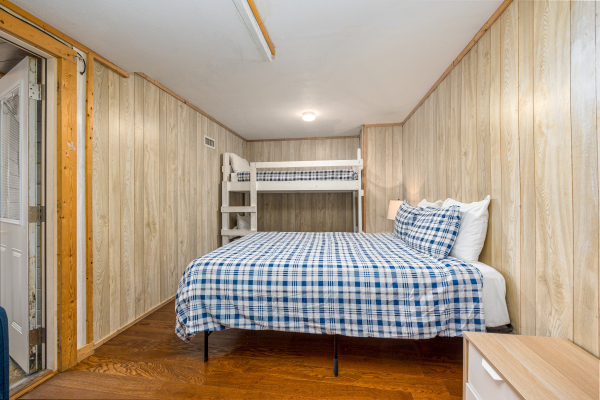 Bedroom with a twin bed and bunkbeds at Terrace Garden Manor