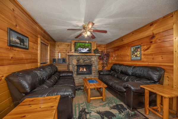 Living room at Pine Splendor, a 5 bedroom cabin rental located in Pigeon Forge