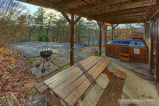 Picnic area and grill at Pine Splendor, a 5 bedroom cabin rental located in Pigeon Forge