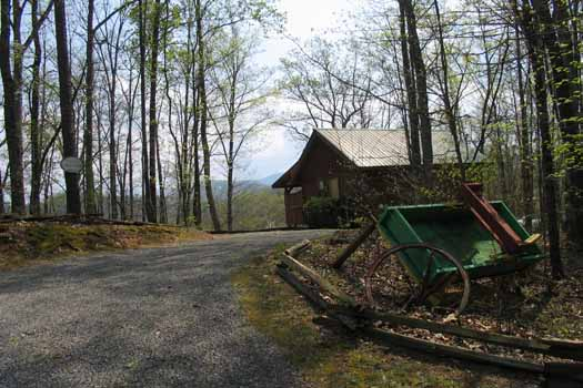 Driveway to Love Me Tender, a 1 bedroom cabin rental located in Pigeon Forge