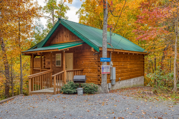 Exterior and parking at All Shook Up, a 1 bedroom cabin rental located in Pigeon Forge