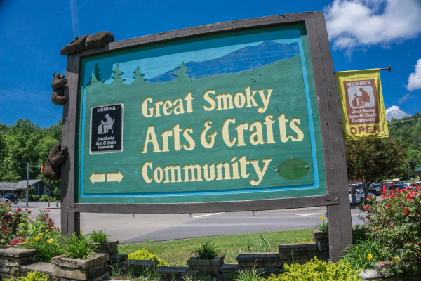 Arts and crafts sign near Gone To Therapy, a 2 bedroom cabin rental located in Gatlinburg