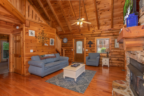 blue sofa and chair in the living room at alpine something blue a 1 bedroom cabin rental located in pigeon forge