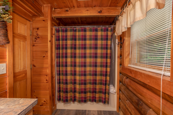 bathroom with tub and shower at alpine sunset thrill a 1 bedroom cabin rental located in pigeon forge