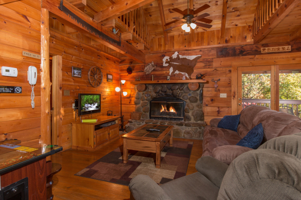 Fireplace and TV in the living room at Hawk's Nest, a 1 bedroom cabin rental located in Pigeon Forge