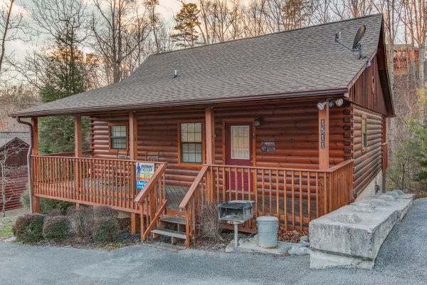 A Beary Cozy Escape, a 1 bedroom cabin rental located in Pigeon Forge