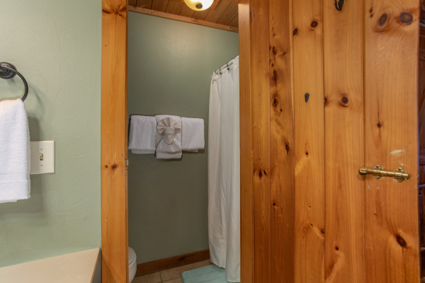 Lower floor en suite bathroom at Golden Memories, a 1-bedroom cabin rental located in Pigeon Forge