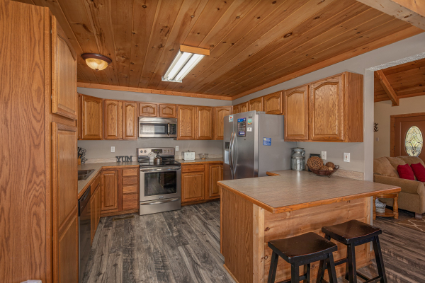 Kitchen with stainless appliances and a breakfast bar at Bearadise 4 Us, a 3 bedroom cabin rental located in Pigeon Forge