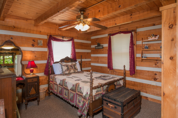 Bedroom with a four post bed at Mountain Glory, a 1 bedroom cabin rental located in Pigeon Forge
