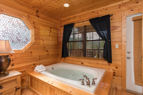 Jacuzzi in a bedroom Kick Back & Relax! A 4 bedroom cabin rental located in Pigeon Forge