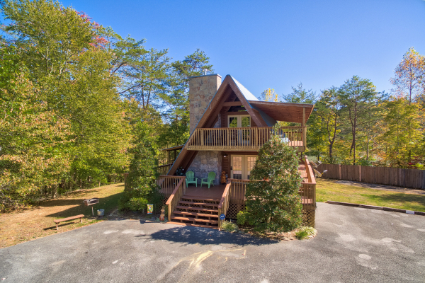 Living on Love, a 2 bedroom cabin rental located in Pigeon Forge
