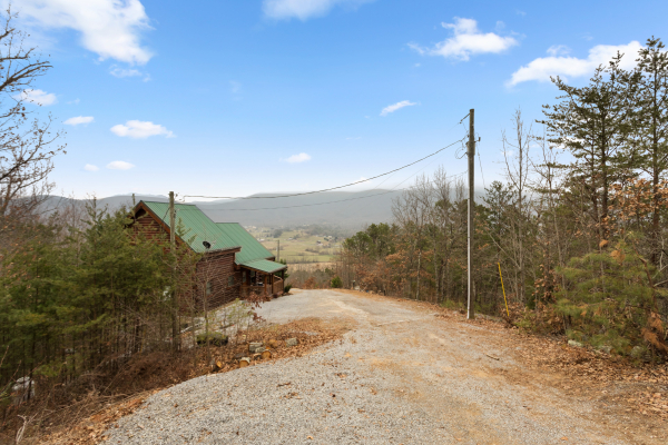 Driveway at Bootlegger's Bounty, a 1-bedroom cabin rental located in Pigeon Forge