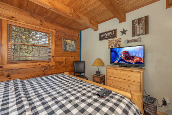 Dresser and TV in a bedroom at Snuggle Inn, a 2 bedroom cabin rental located in Pigeon Forge