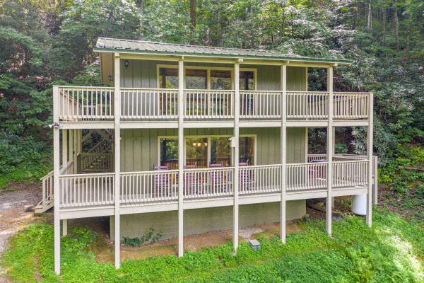 License to Chill, a 3 bedroom cabin rental located in Gatlinburg