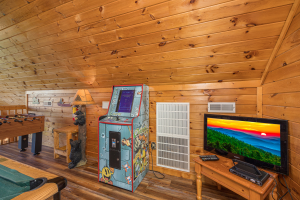 Gaming area with flat screen tv, arcade, and video games at Eagle's Bluff, a 2 bedroom cabin rental located in douglas lake