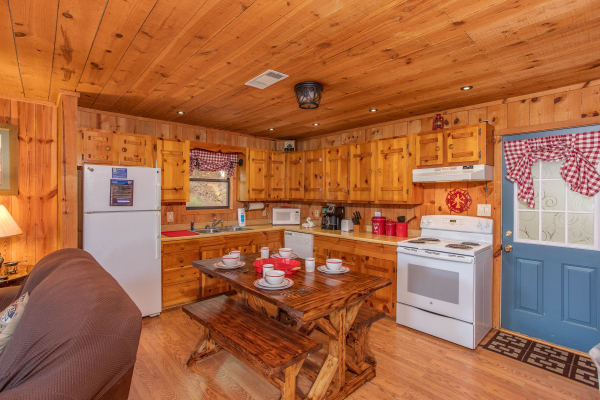 at peace & quiet a 3 bedroom cabin rental located in pigeon forge