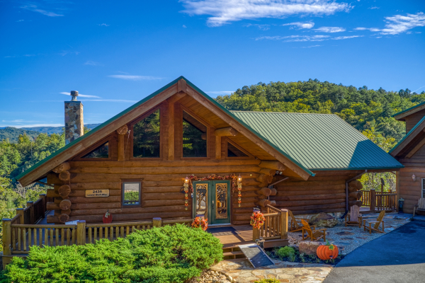 Looking at the entryway from the driveway at Great View Lodge, a 5-bedroom cabin rental located in Pigeon Forge