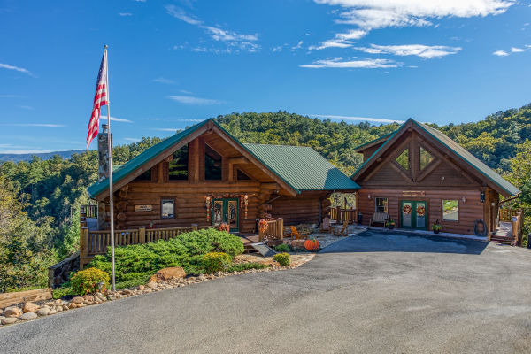 Exterior of the cabin and separate game building at Great View Lodge, a 5-bedroom cabin rental located in Pigeon Forge