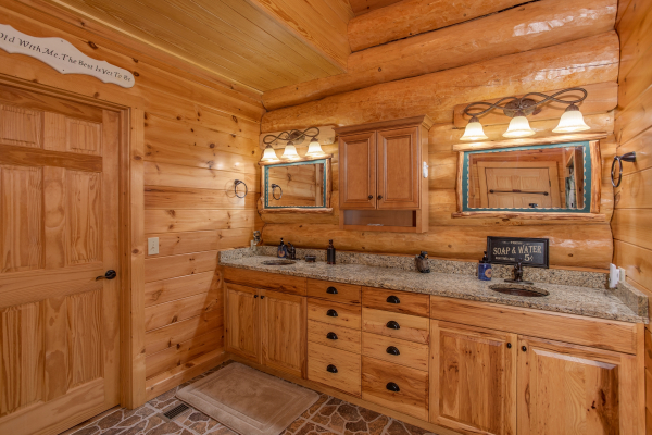 En suite bath on the main floor with double vanity sinks at Great View Lodge, a 5-bedroom cabin rental located in Pigeon Forge