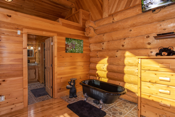 Soaking tub in the king bedroom on the main floor at Great View Lodge, a 5-bedroom cabin rental located in Pigeon Forge