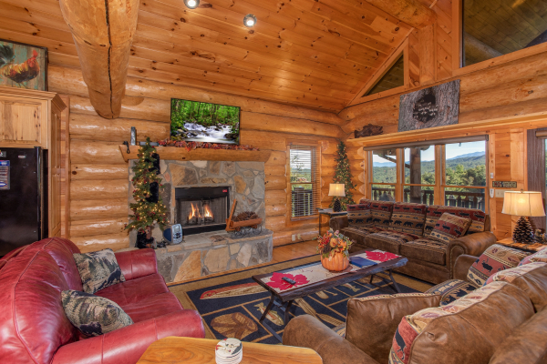 Living room with a fireplace and TV at Great View Lodge, a 5-bedroom cabin rental located in Pigeon Forge