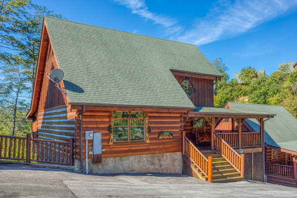 Front exterior view from the parking area at Bears Eye View, a 2-bedroom cabin rental located in Pigeon Forge