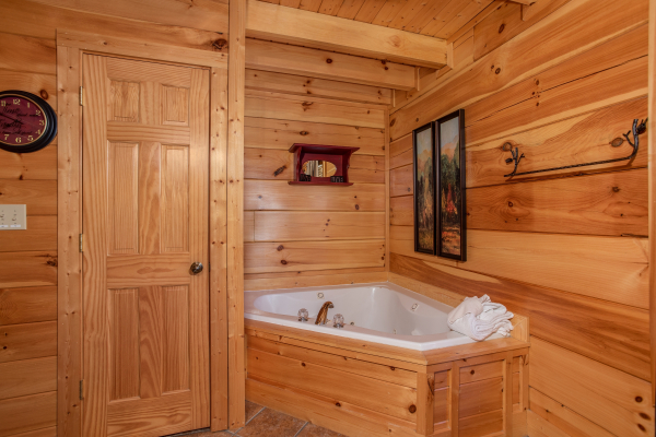 Jacuzzi tub in a corner at Bears Eye View, a 2-bedroom cabin rental located in Pigeon Forge