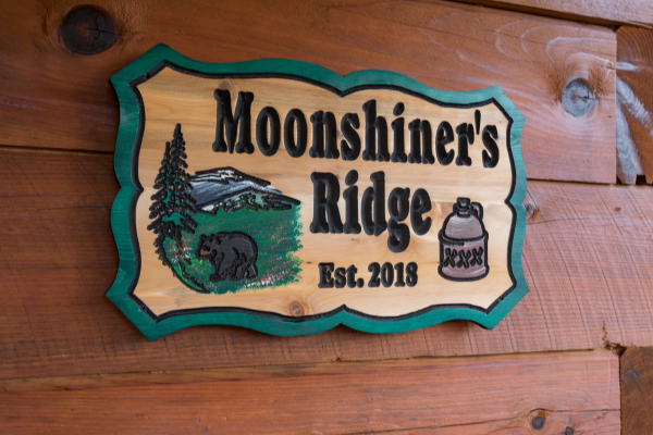 Welcome sign at Moonshiner's Ridge, a 1-bedroom cabin rental located in Pigeon Forge