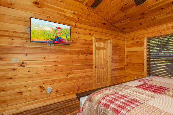 TV in a bedroom at Pinot Paradise, a 3 bedroom cabin rental located in Pigeon Forge