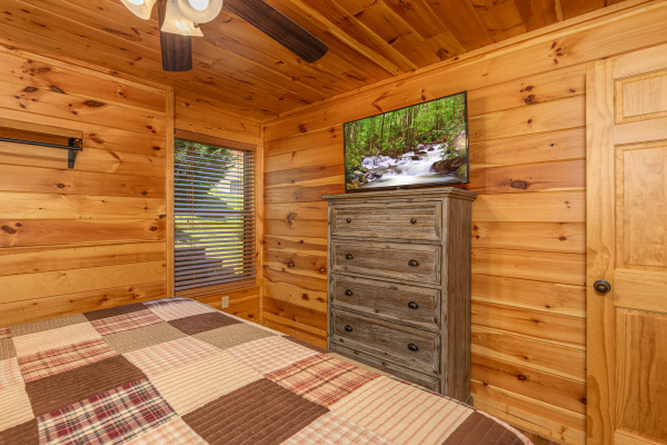 Dresser and TV in a bedroom at Pinot Paradise, a 3 bedroom cabin rental located in Pigeon Forge