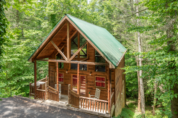 Logan's Smoky Den, a 2 bedroom cabin rental located in Pigeon Forge