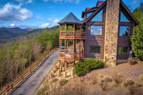Mountain Mama, a 3 bedroom cabin rental located in Pigeon Forge
