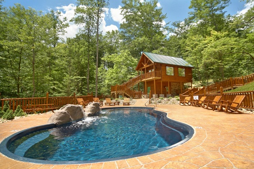 Settlers Ridge pool for guests at Pinot Splash, a 4 bedroom cabin rental located in Gatlinburg