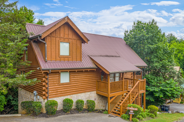 Logged Inn, a 3 bedroom cabin rental located in Pigeon Forge