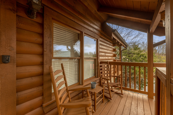 Front porch at Logged Inn, a 3 bedroom cabin rental located in Pigeon Forge