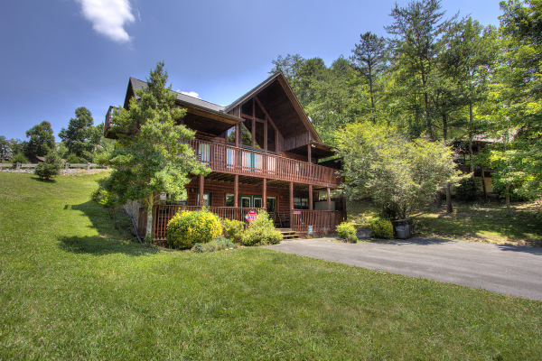 Yard at Pool Side Lodge, a 6 bedroom cabin rental located in Pigeon Forge