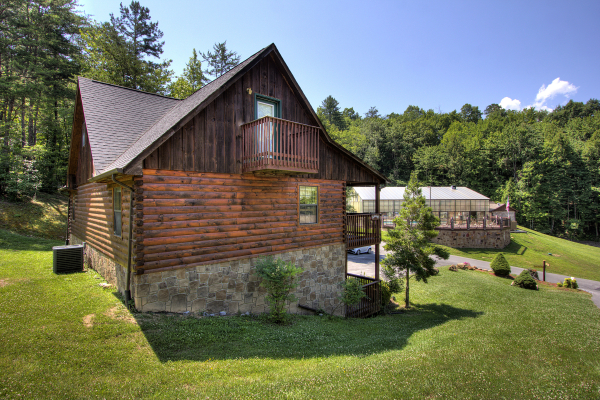 Yard at Pool Side Lodge, a 6 bedroom cabin rental located in Pigeon Forge