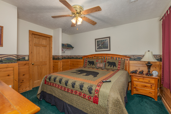 King bed, night stand, and a lamp in a bedroom at Cub's Crossing, a 3 bedroom cabin rental located in Gatlinburg
