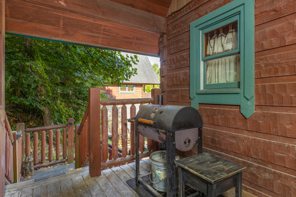 Charcoal grill at A Beary Nice Cabin, a 2 bedroom cabin rental located in Pigeon Forge