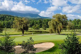Golf course near sensational views a 3 bedroom cabin rental located in gatlinburg