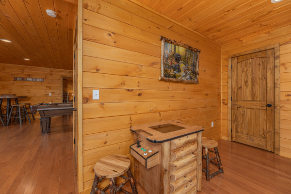 Arcade game at J's Hideaway, a 4 bedroom cabin rental located in Pigeon Forge