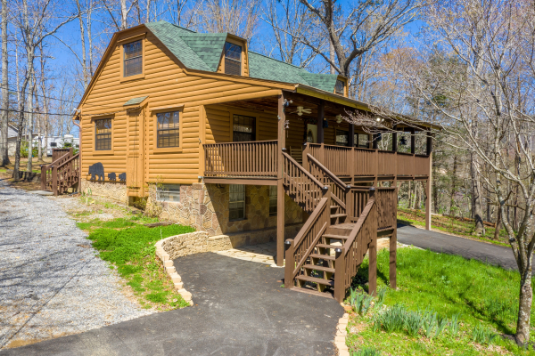 A Mountain Hyde-a Way, a 2 bedroom cabin rental located in Pigeon Forge