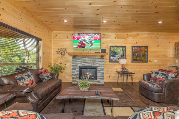 Living room amenities at Heavenly Daze, a 4 bedroom cabin rental located in Pigeon Forge
