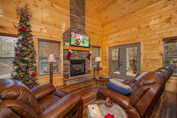 Fireplace and flat screen at Creekside Dream, a 1 bedroom cabin rental located in Gatlinburg