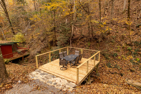Outdoor dining for 6 at Creekside Dream, a 1 bedroom cabin rental located in Gatlinburg