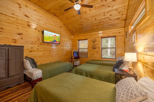 Second bedroom amenities at Creekside Dream, a 1 bedroom cabin rental located in Gatlinburg