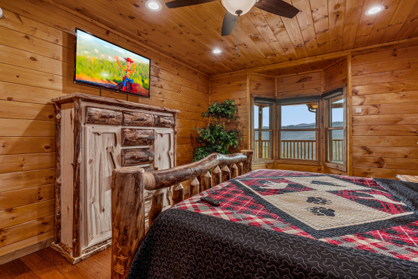 King bedroom flat screen at Four Seasons Grand, a 5 bedroom cabin rental located in Pigeon Forge