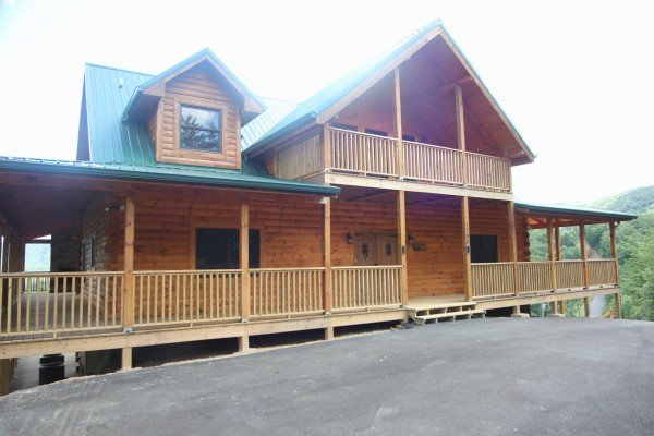 Street view at Four Seasons Grand, a 5 bedroom cabin rental located in Pigeon Forge
