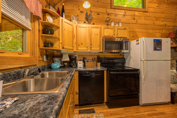 Kitchen With Appliances at Wild At Heart Wears Valley