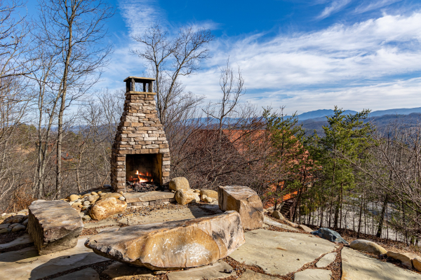 Firepit and Mountain View at Parkview Panorama